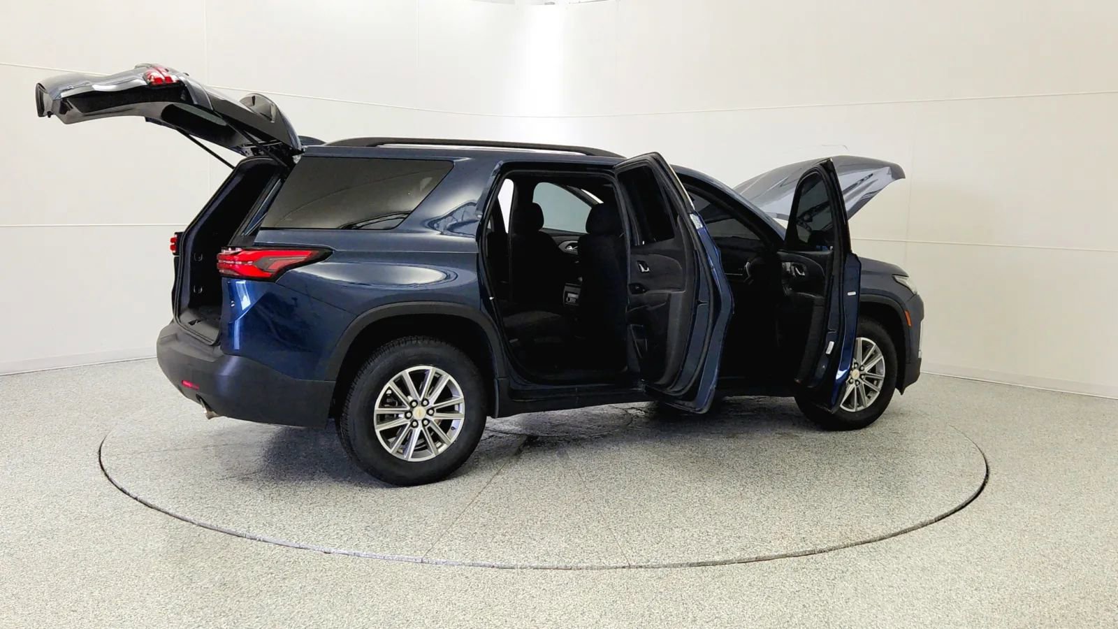 Used 2023 Chevrolet Traverse LT image 12