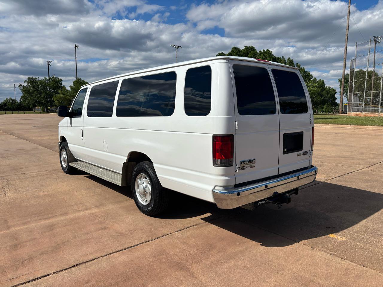 Used 2014 Ford E-350 and Econoline 350 XLT RWD image 6