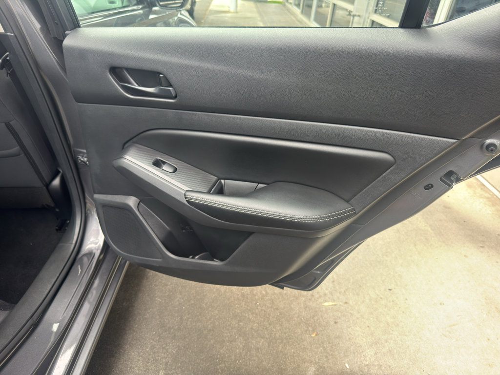 Used 2024 Nissan Altima 2.5 SV FWD image 16
