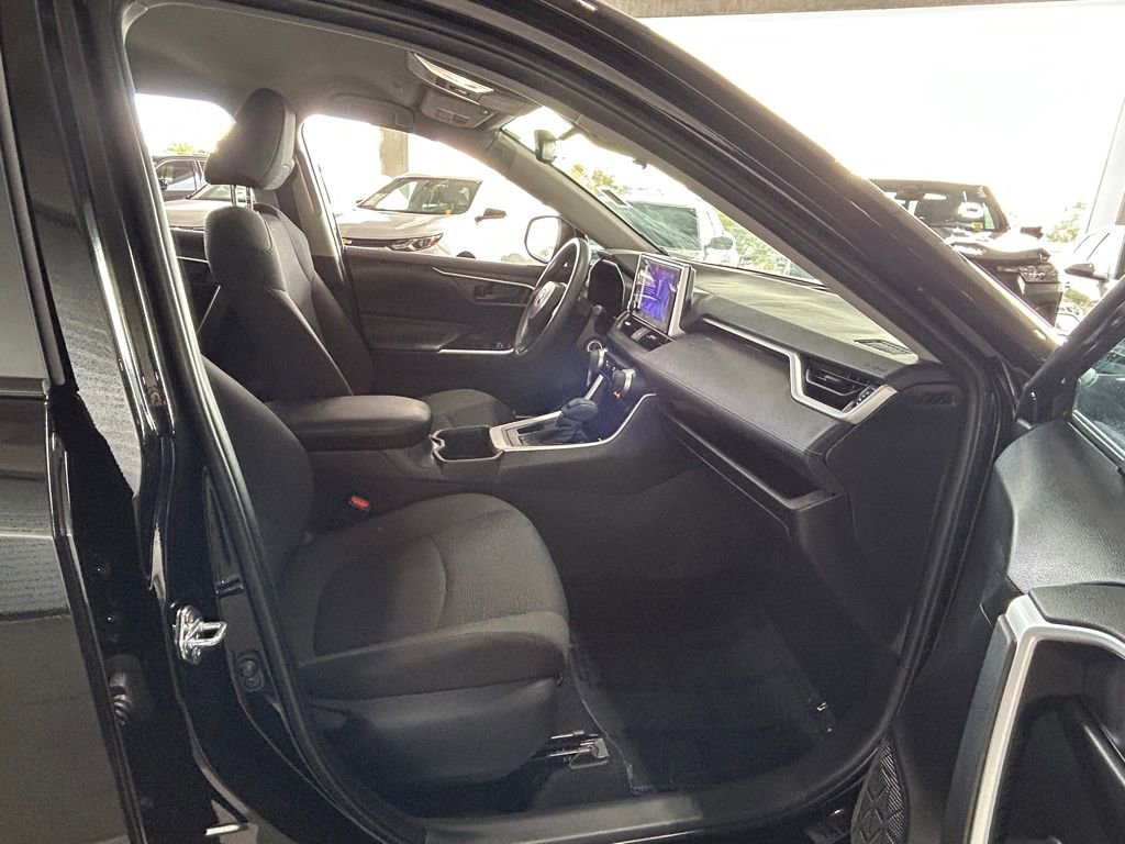 Used 2025 Toyota RAV4 LE image 27