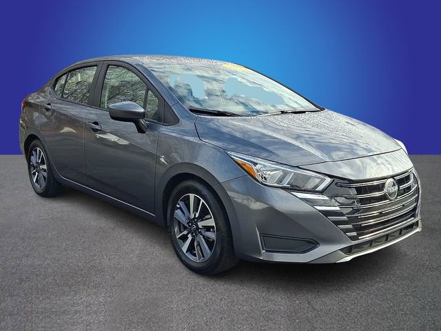 Used 2023 Nissan Versa SV image 3