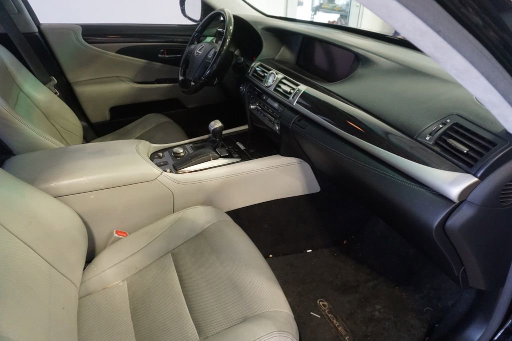 Used 2014 Lexus LS 460 L image 20