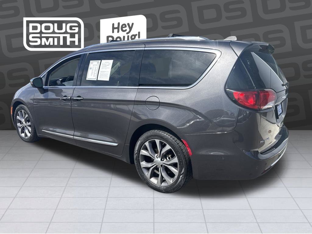 Used 2017 Chrysler Pacifica Limited FWD image 3