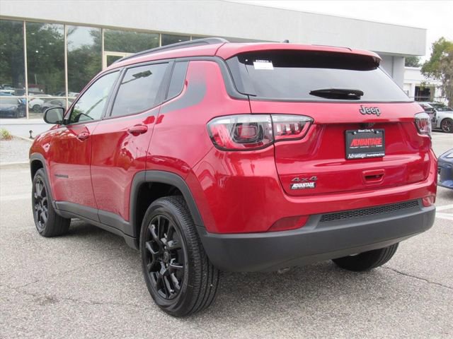 New 2026 Jeep Compass Latitude w/ Mopar Graphics Package image 4