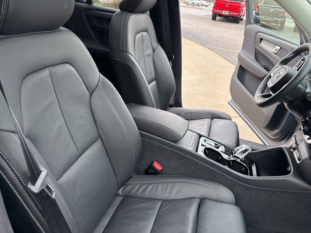 Certified 2023 Volvo XC40 B5 Plus w/ Driver Assist Package AWD/4WD image 41