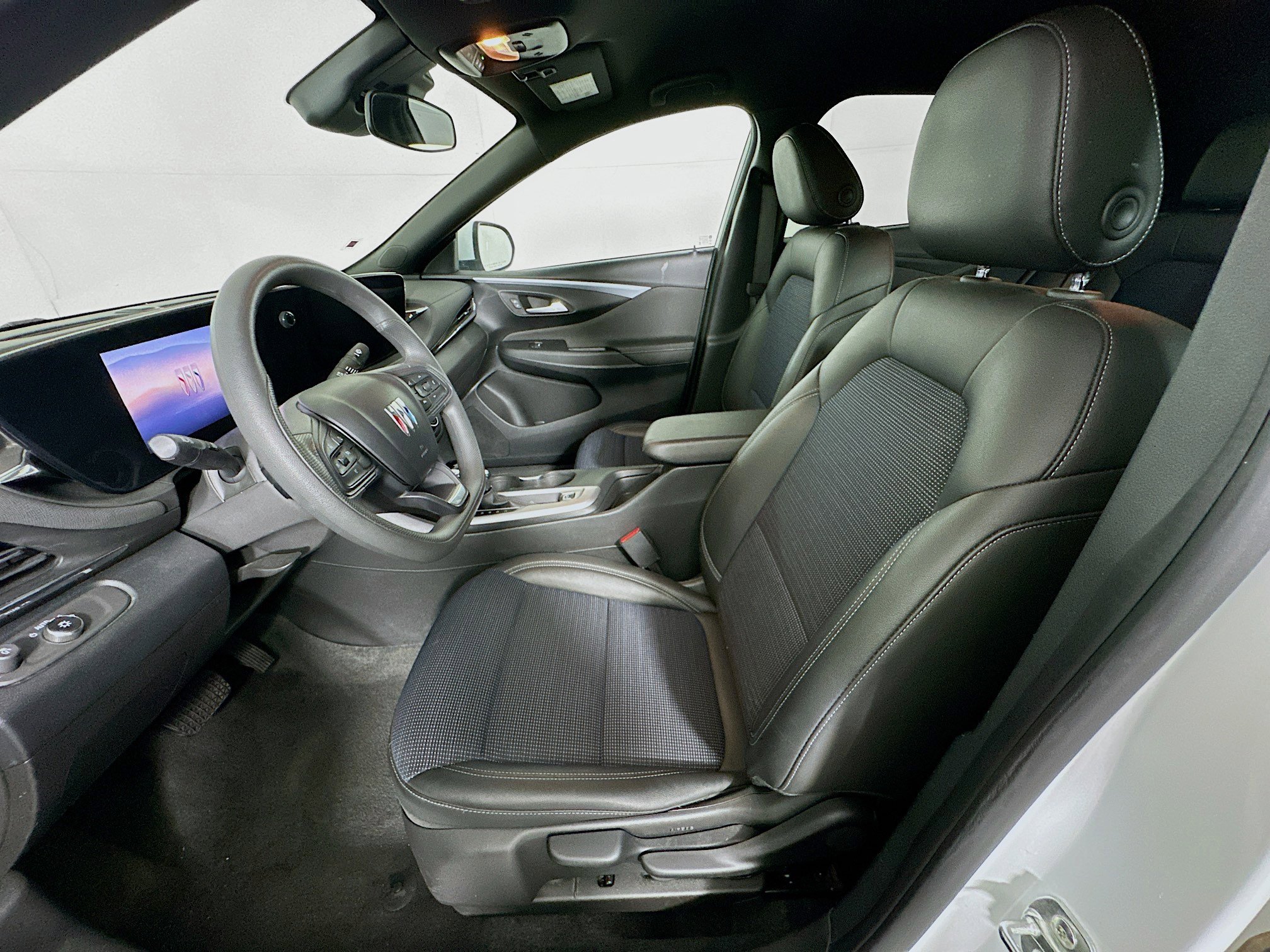 Used 2025 Buick Envista Preferred image 13