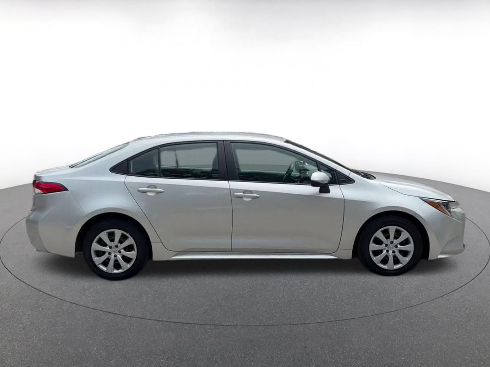 Used 2025 Toyota Corolla LE FWD image 15