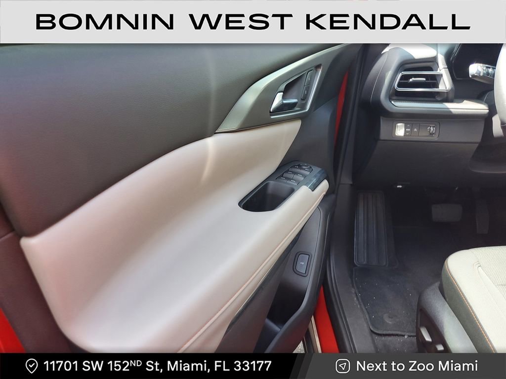 Used 2025 Chevrolet Traverse LT w/ Driver Confidence Package image 15