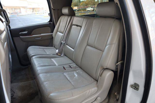 Used 2008 Chevrolet Suburban LT w/ LT Preferred Equipment Group RWD image 18
