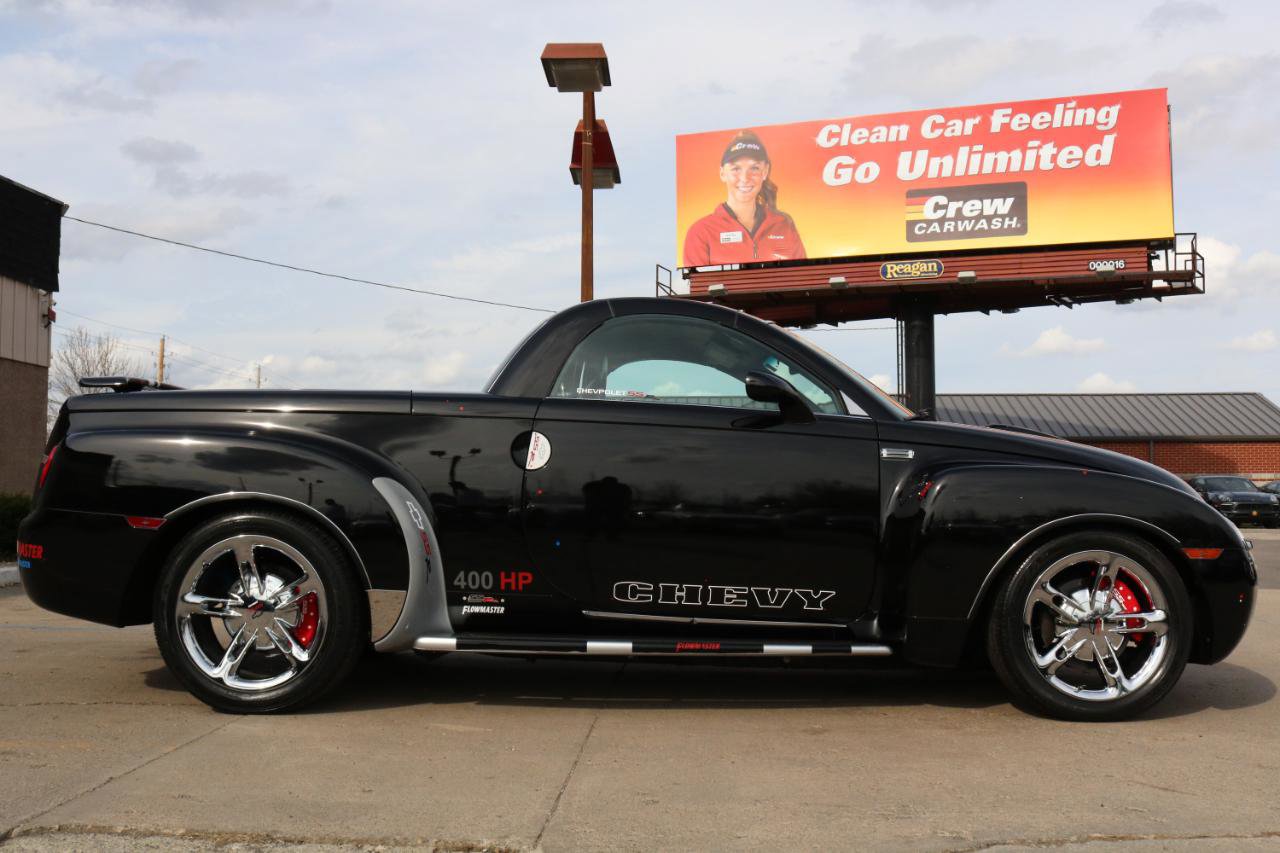 Used 2004 Chevrolet SSR w/ Preferred Equipment Group RWD image 11
