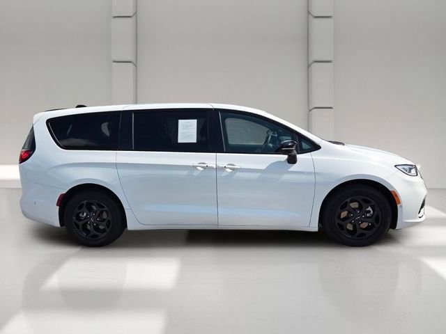 Used 2024 Chrysler Pacifica Limited FWD image 6