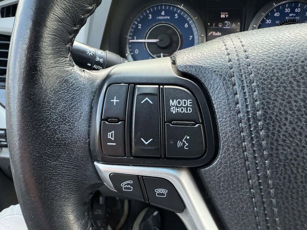 Used 2016 Toyota Sienna XLE w/ XLE Navigation Package image 23