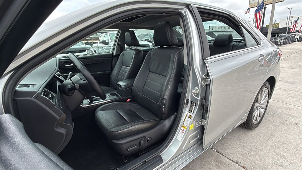 Used 2017 Toyota Camry XLE image 12