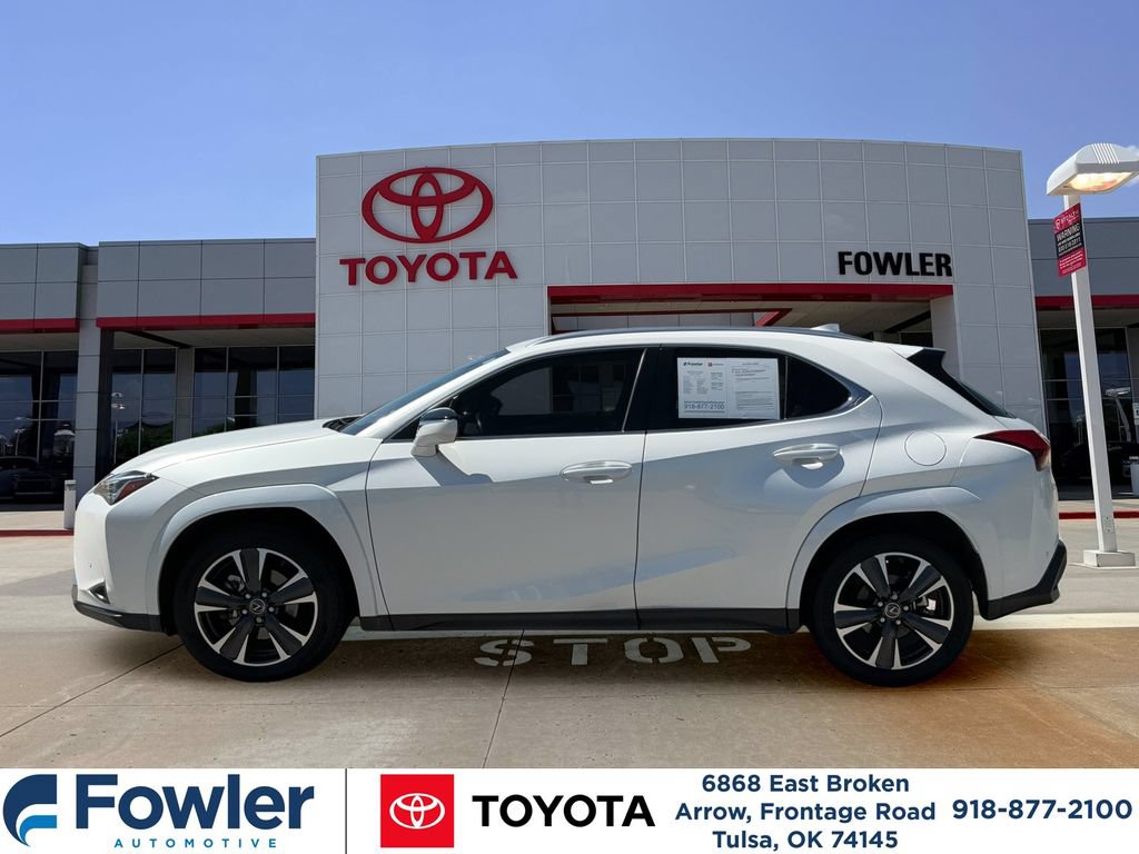 Used 2022 Lexus UX 200 w/ Premium Package FWD image 2