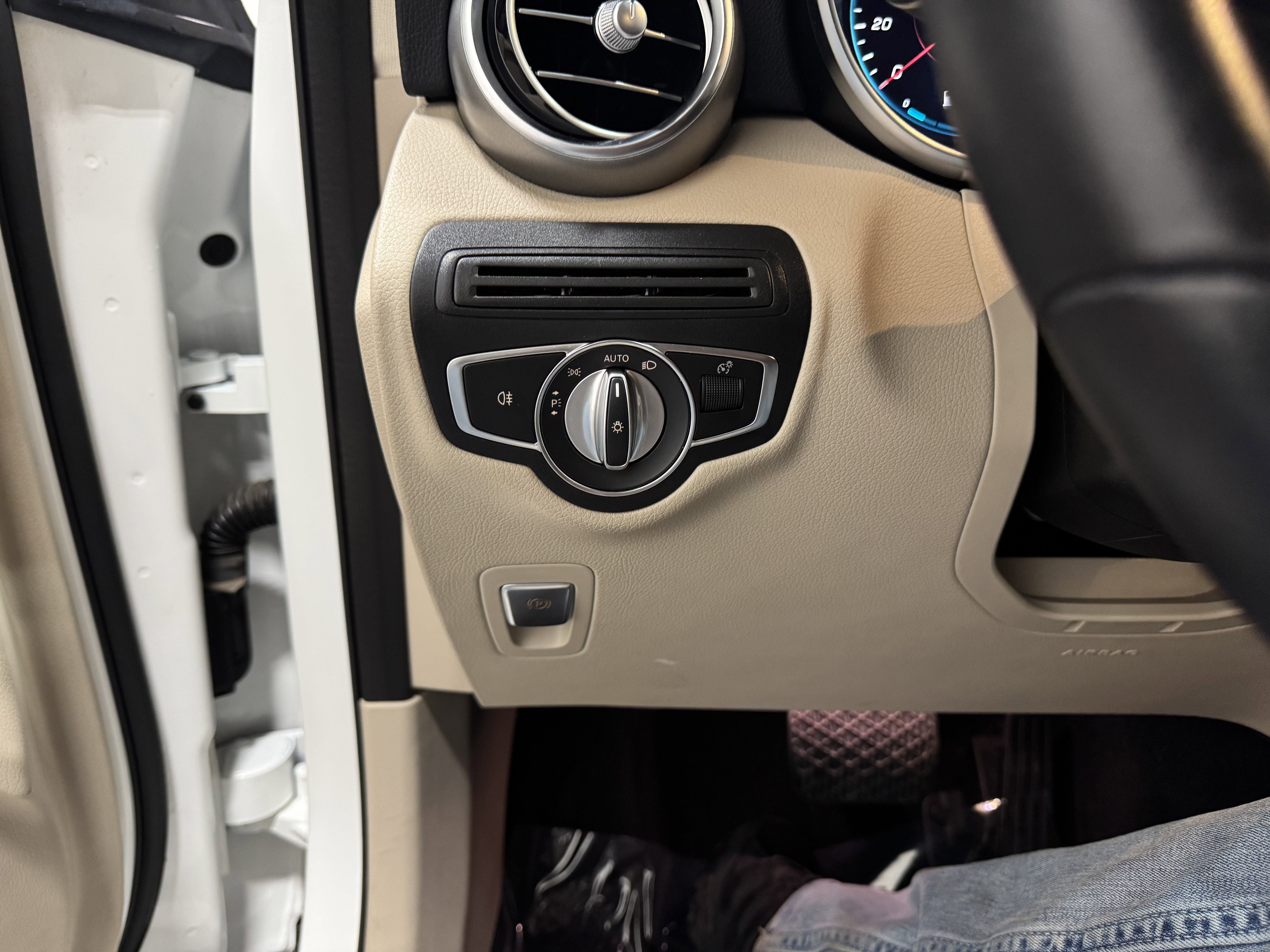 Used 2020 Mercedes-Benz GLC 300 4MATIC image 21