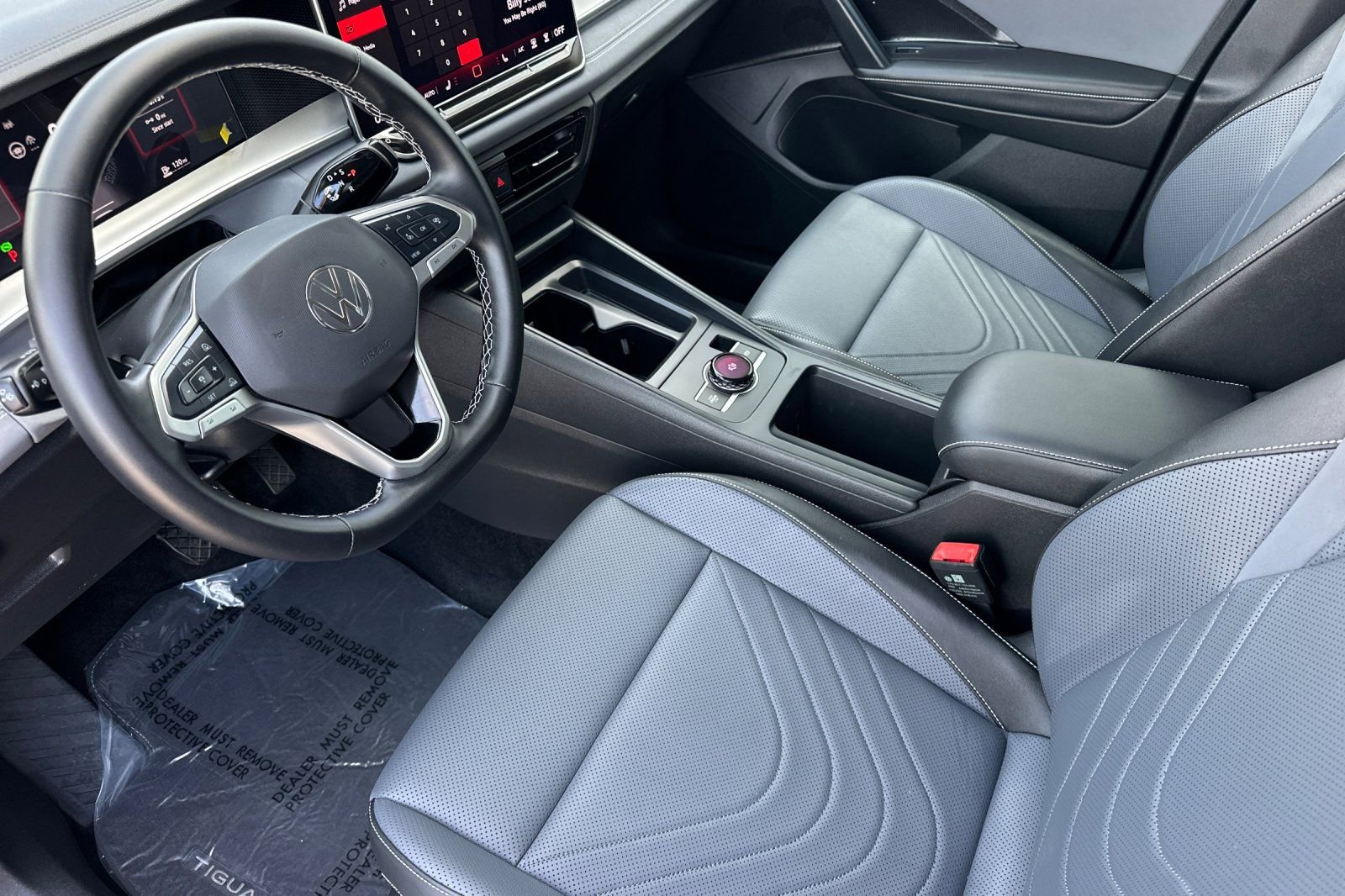 Used 2025 Volkswagen Tiguan SE FWD image 10