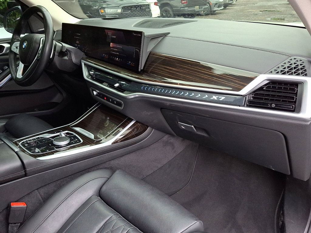 Used 2025 BMW X7 xDrive40i AWD/4WD image 10