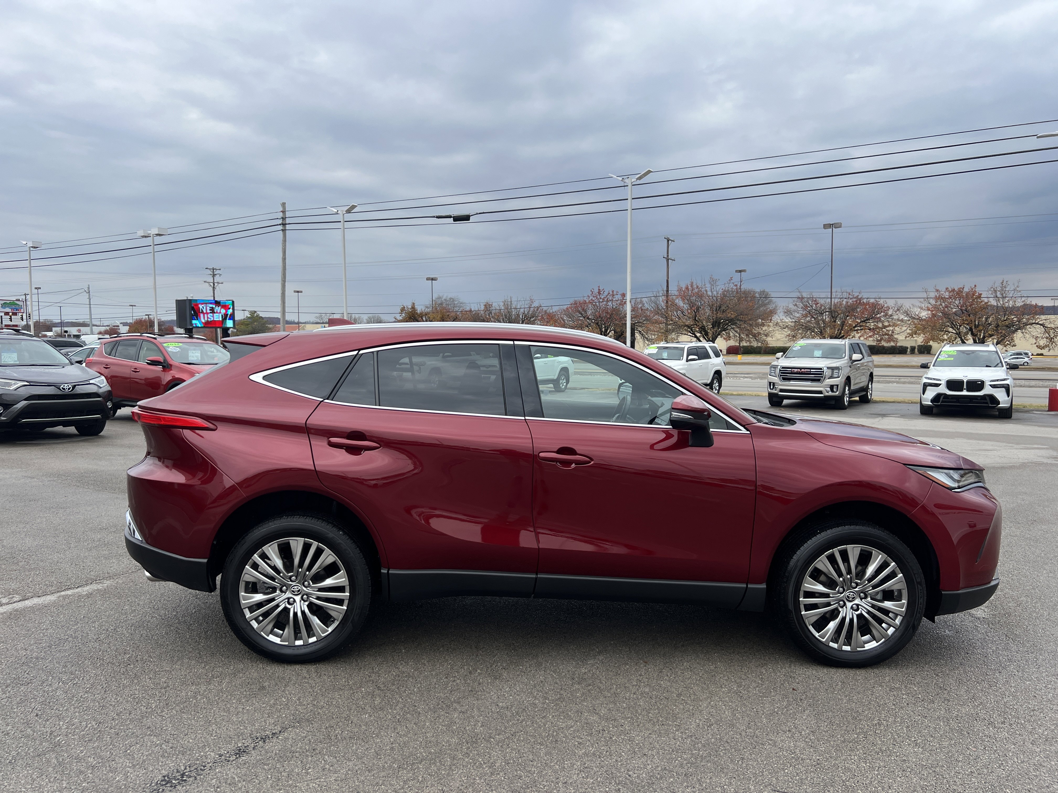 Certified 2024 Toyota Venza XLE image 8
