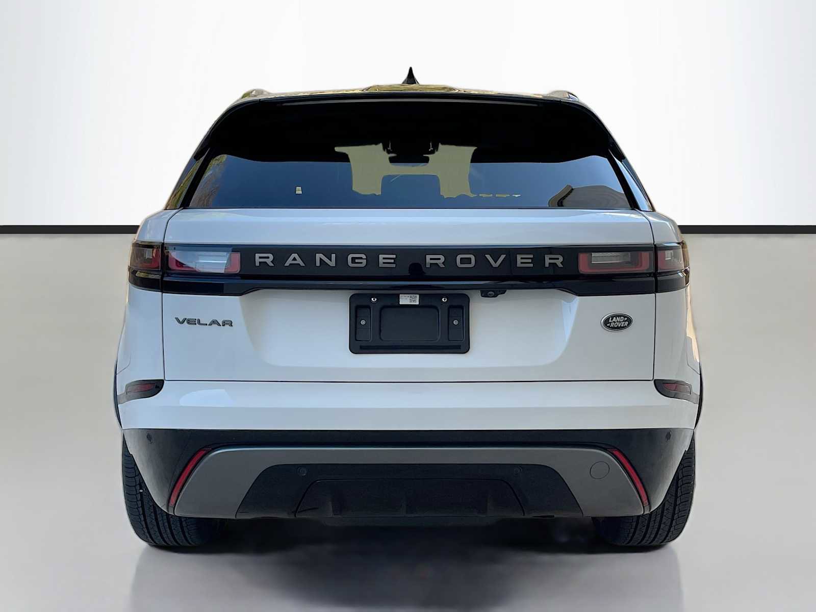 Certified 2022 Land Rover Range Rover Velar R-Dynamic S image 4
