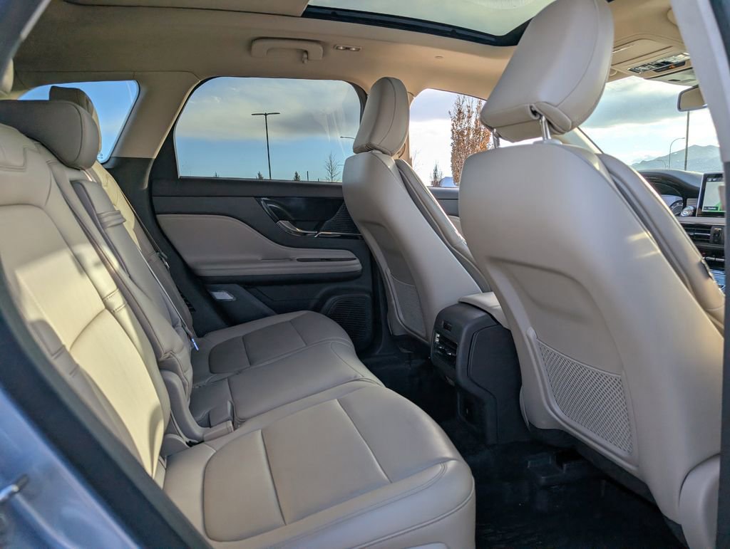 Used 2022 Lincoln Corsair AWD w/ Premium Package image 18