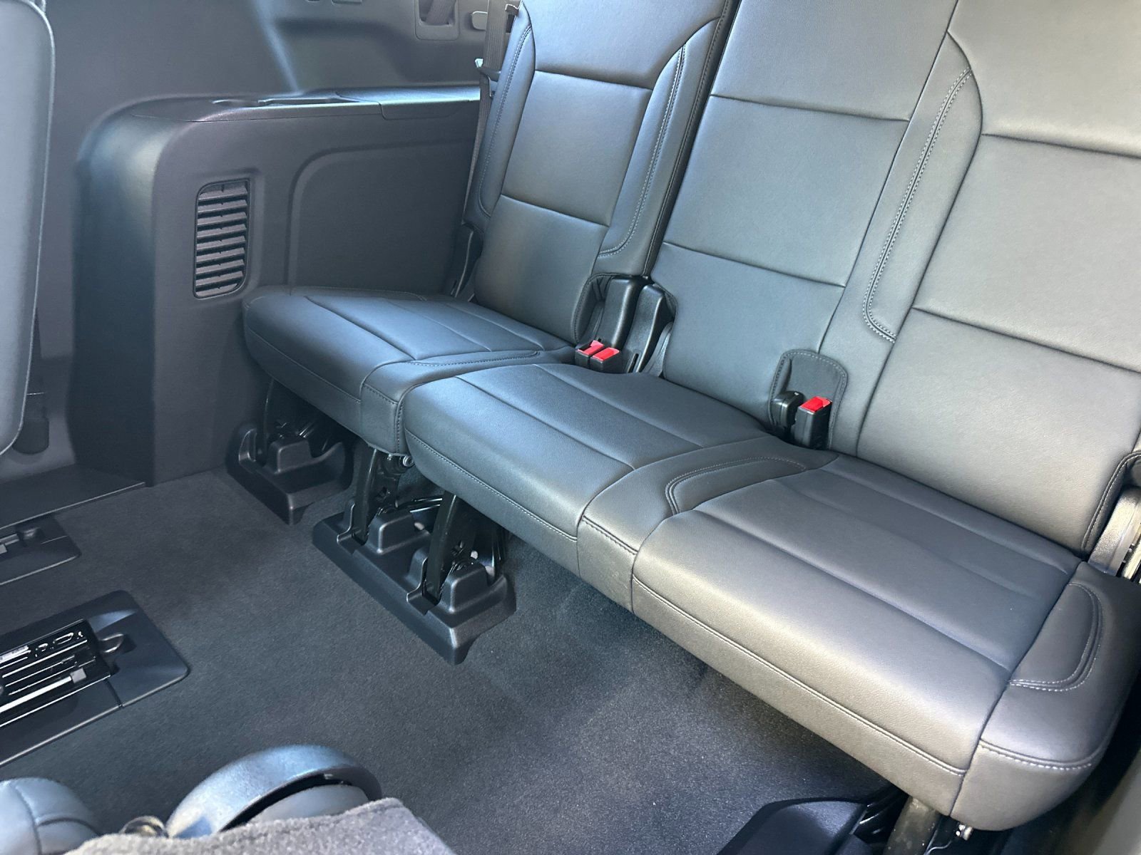 Used 2026 Chevrolet Suburban LT w/ Comfort Package RWD image 17