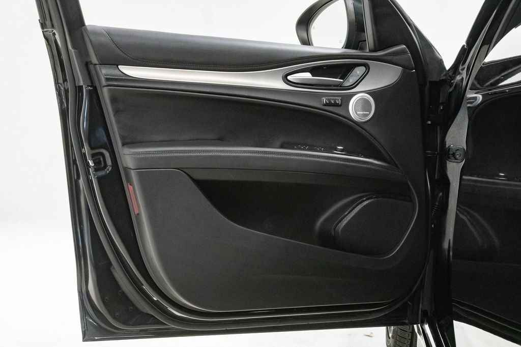 Used 2024 Alfa Romeo Stelvio Veloce image 7