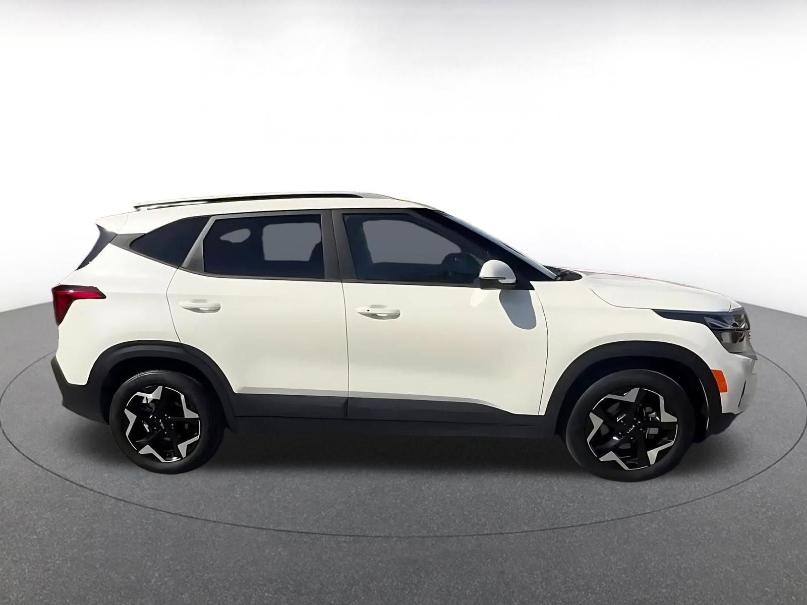 Used 2025 Kia Seltos S image 16