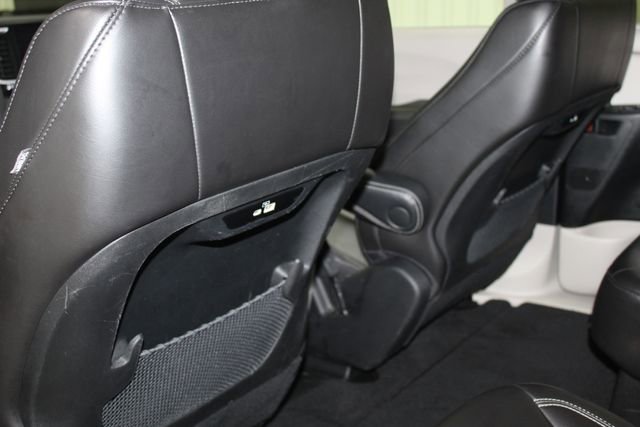 Used 2023 Chrysler Pacifica Touring-L FWD image 12