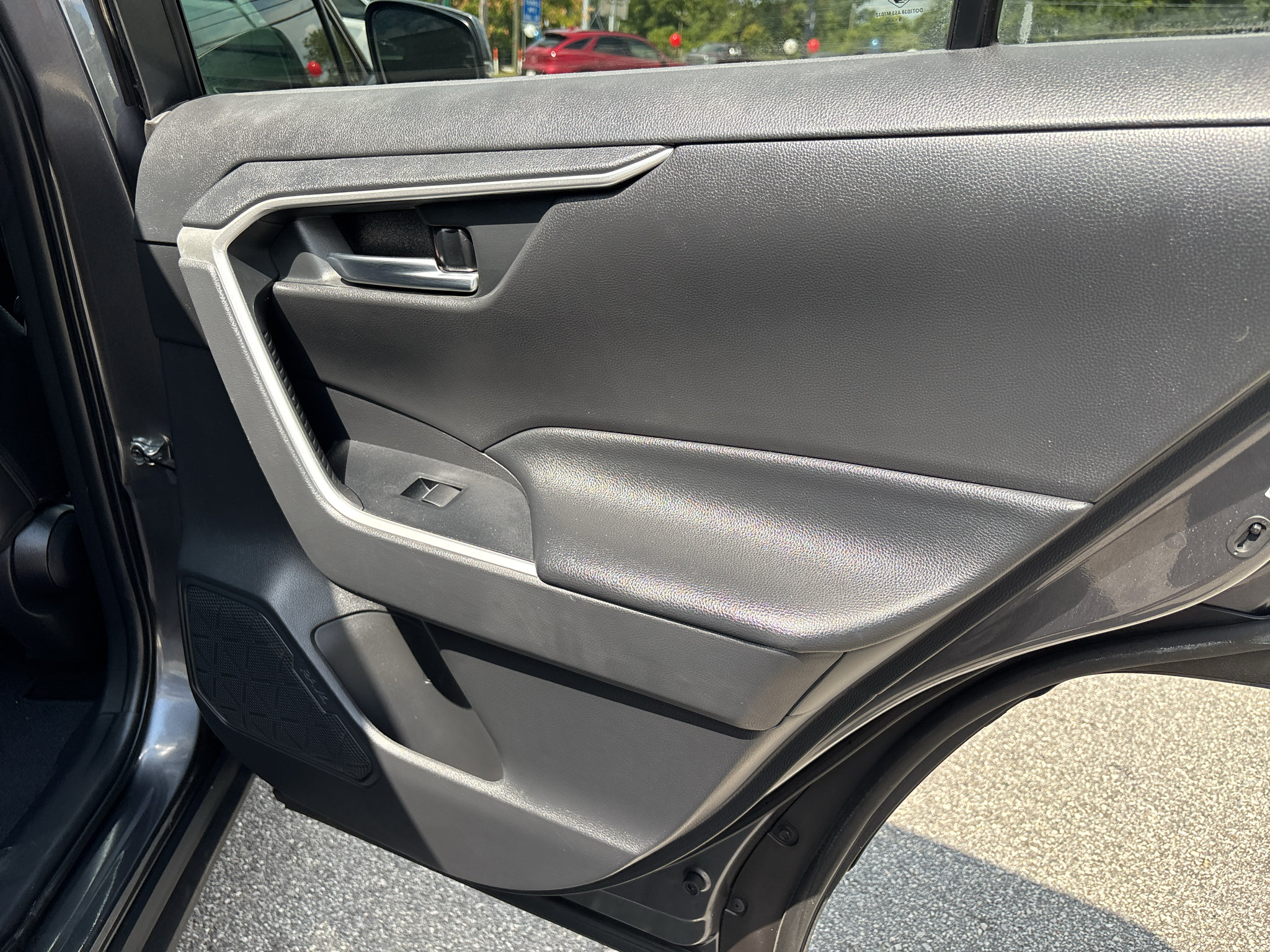 Used 2019 Toyota RAV4 XLE Premium FWD image 22
