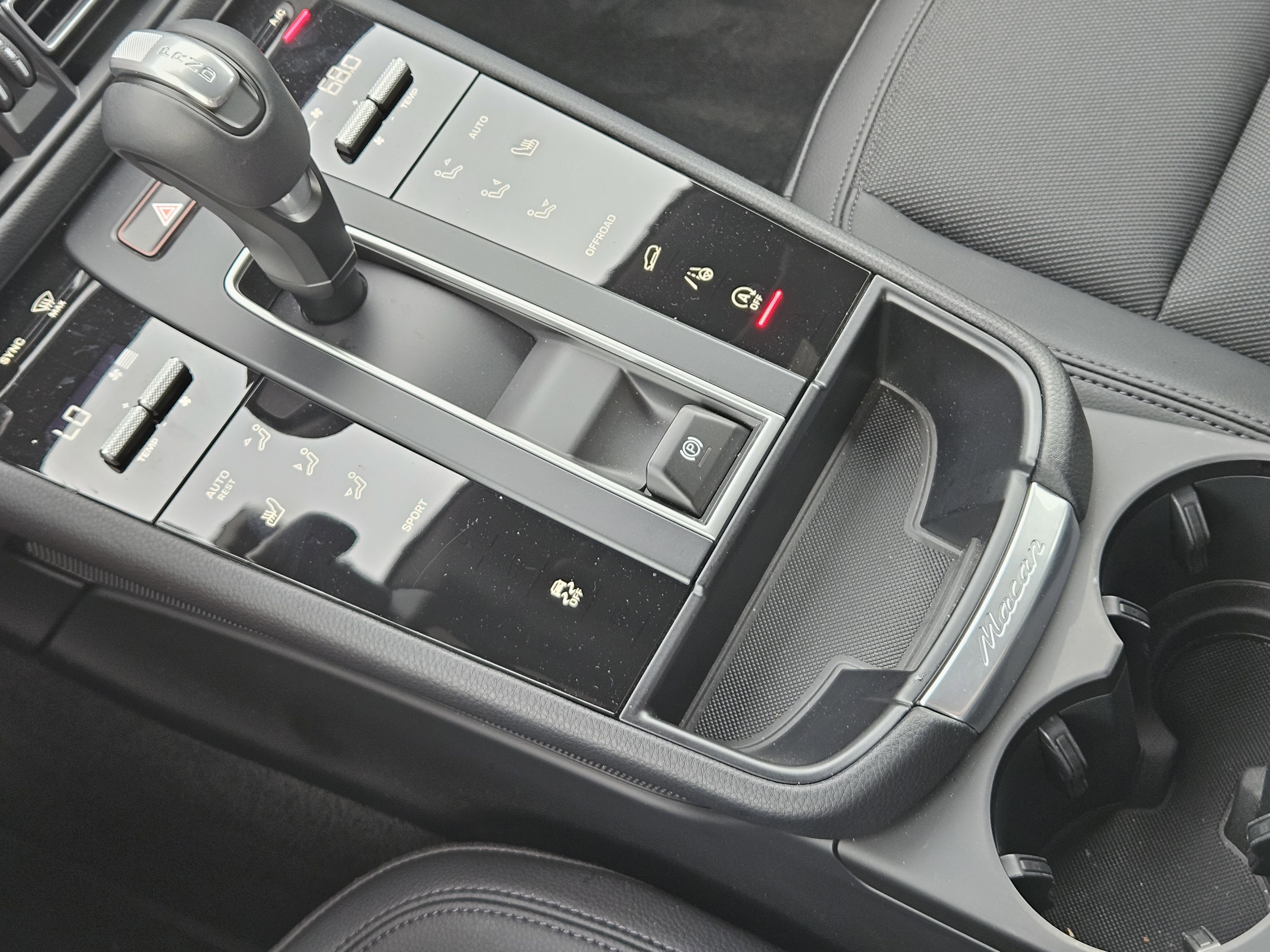 Certified 2025 Porsche Macan image 20