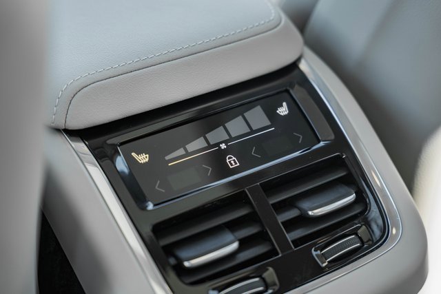New 2026 Volvo XC60 B5 Ultra w/ Protection Package Premier image 32