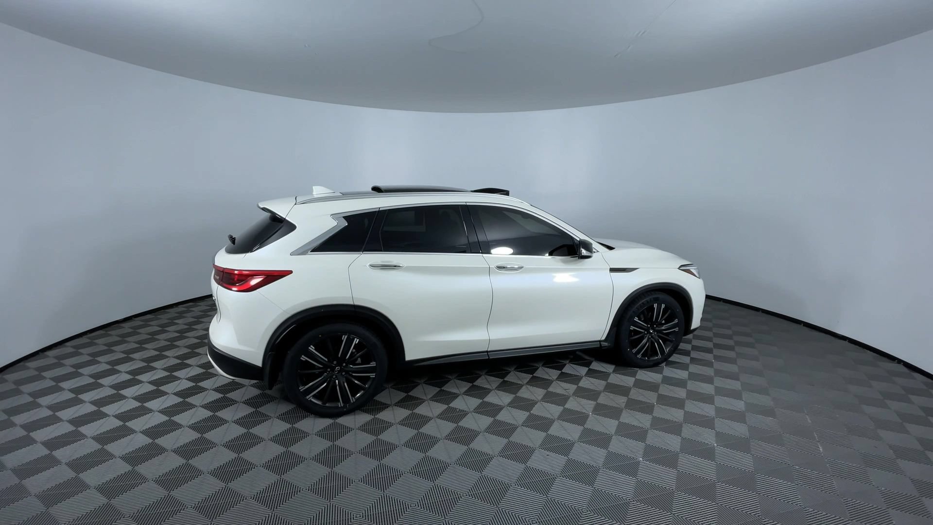 Used 2021 INFINITI QX50 Luxe w/ Appearance Package AWD/4WD image 9