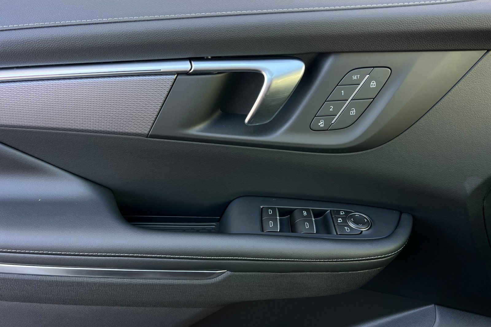 New 2026 Buick Enclave Sport Touring w/ Power Package FWD image 8