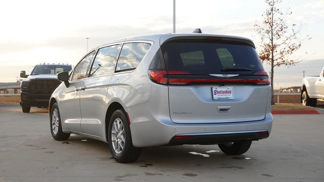 New 2026 Chrysler Pacifica Select image 7