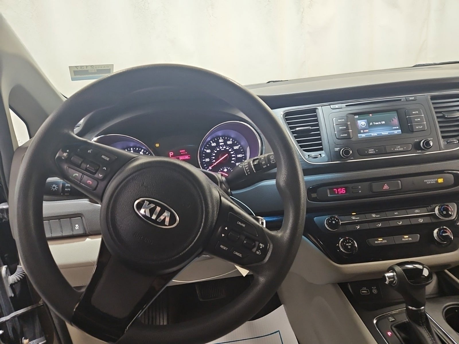 Used 2016 Kia Sedona LX image 6