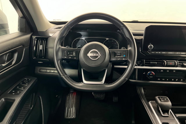Used 2025 Nissan Pathfinder SV AWD/4WD image 12