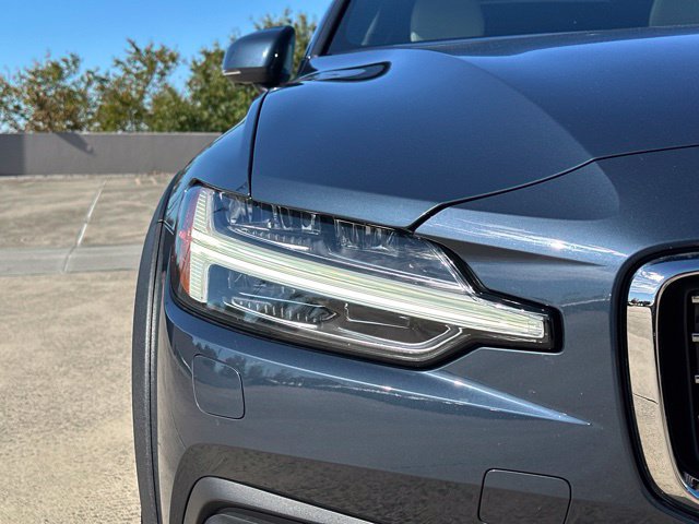 Certified 2024 Volvo V60 B5 Cross Country Ultimate w/ Protection Package Premier AWD/4WD image 12