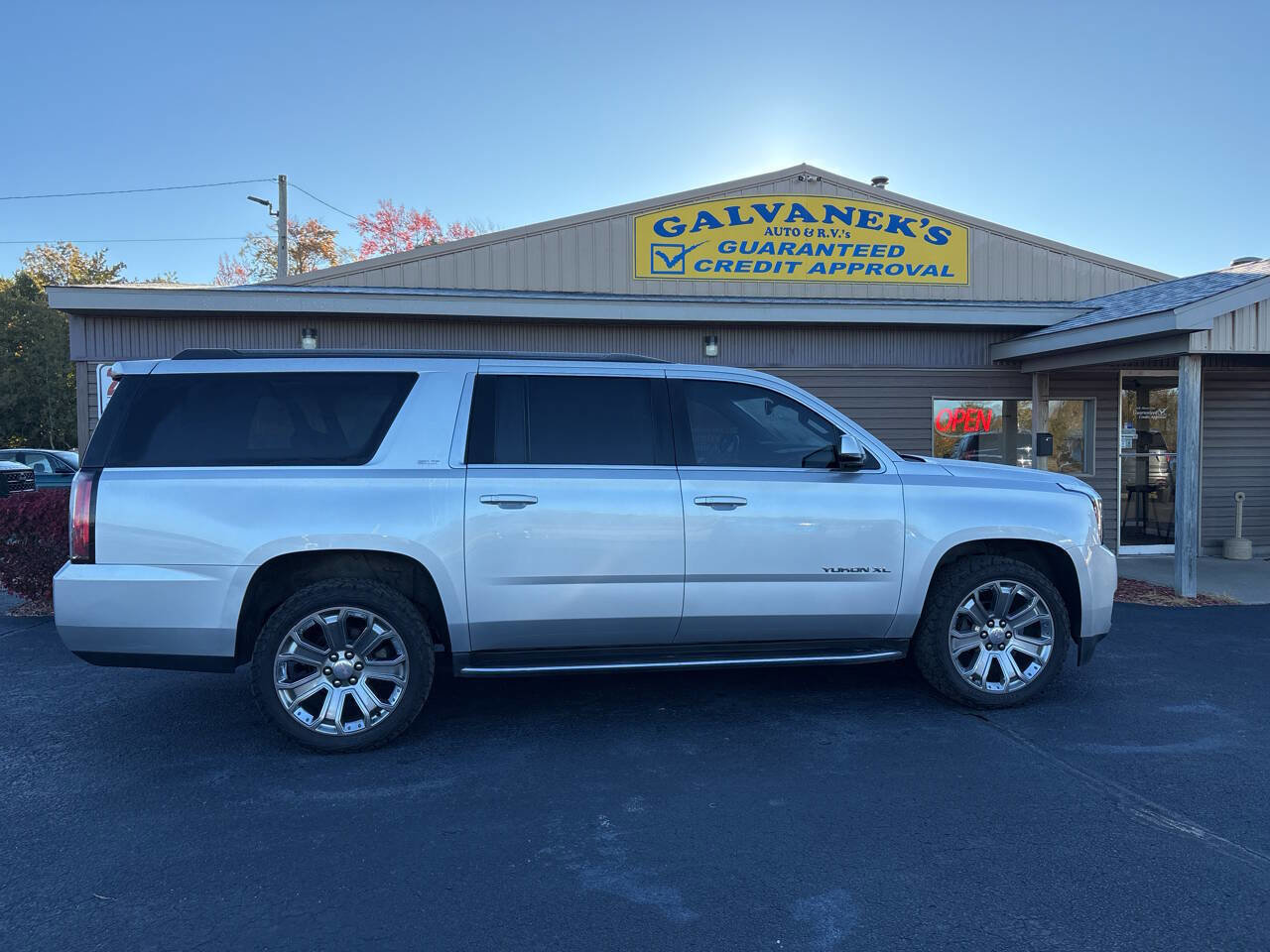 Used 2018 GMC Yukon XL SLT w/ Open Road Package image 4