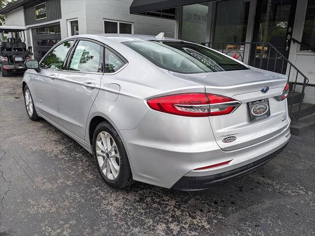 Used 2019 Ford Fusion SE FWD image 3