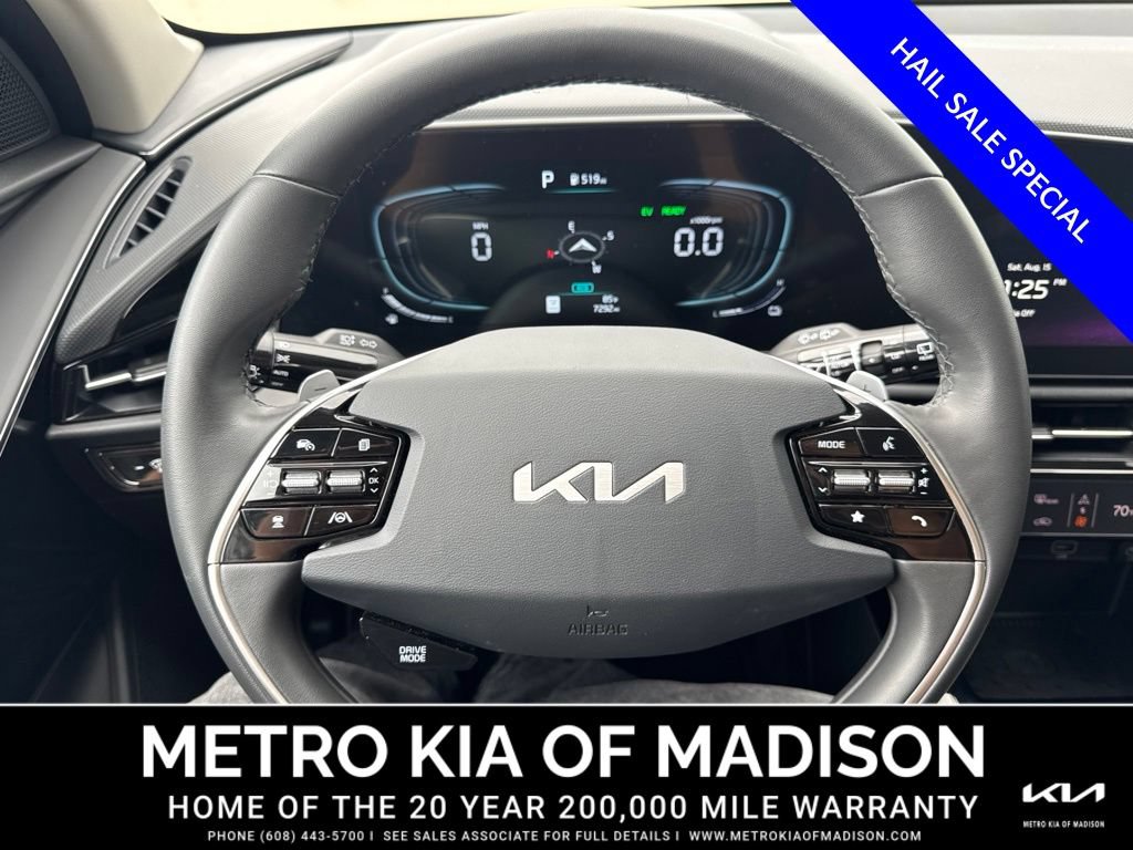 Used 2025 Kia Niro EX FWD image 17