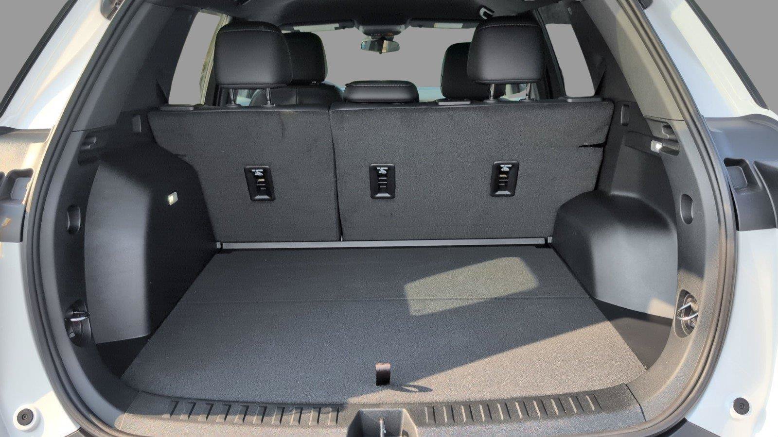 New 2027 Chevrolet Equinox LT w/ Convenience Package II FWD image 5