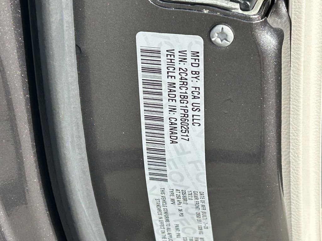 Used 2023 Chrysler Pacifica Touring-L image 31