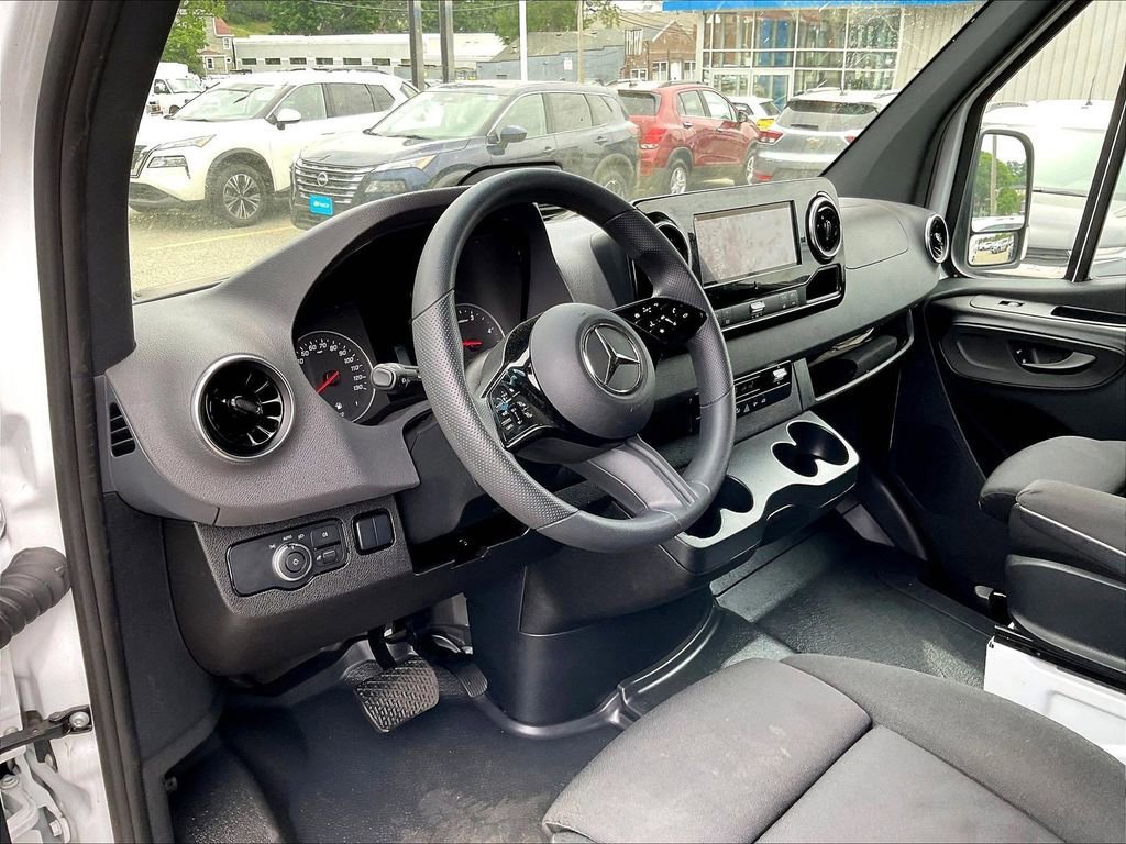 Used 2025 Mercedes-Benz Sprinter 2500 image 8