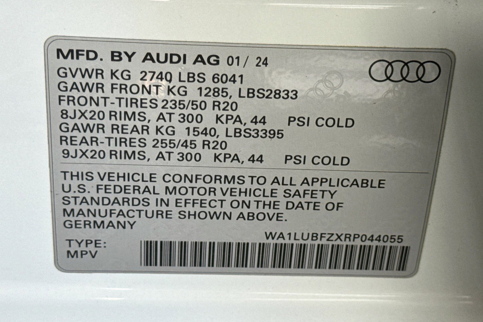 Used 2024 Audi Q4 e-tron Premium Plus image 31