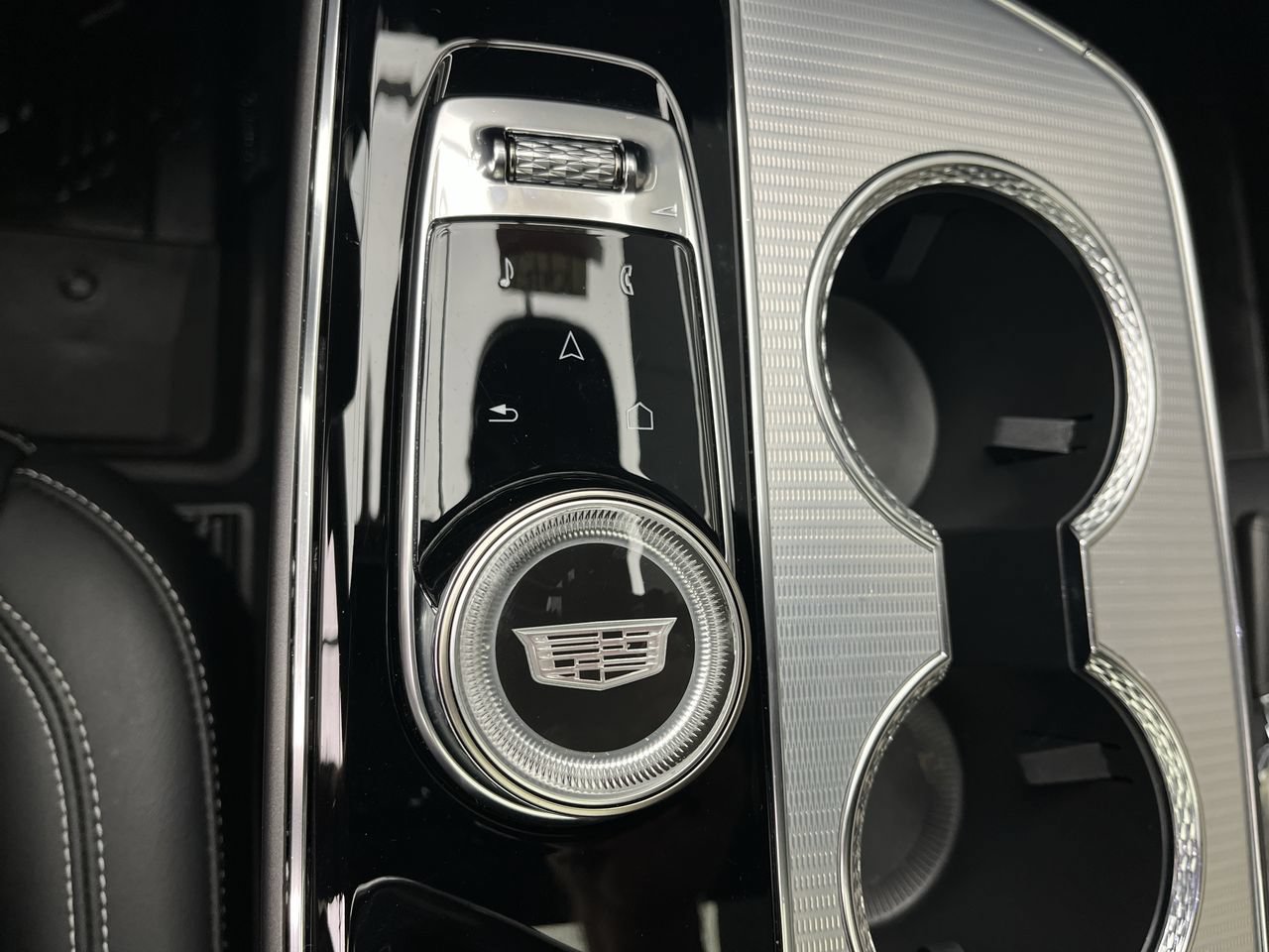 Certified 2024 Cadillac Lyriq Tech w/ LPO, Floor Liner Package AWD/4WD image 19