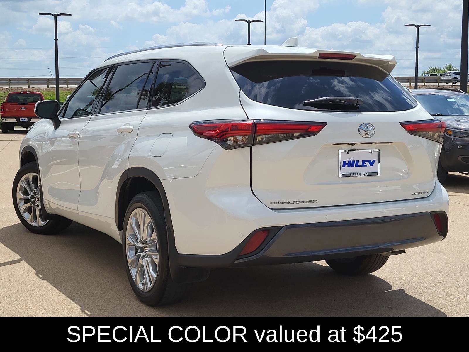 Used 2020 Toyota Highlander Limited FWD image 3
