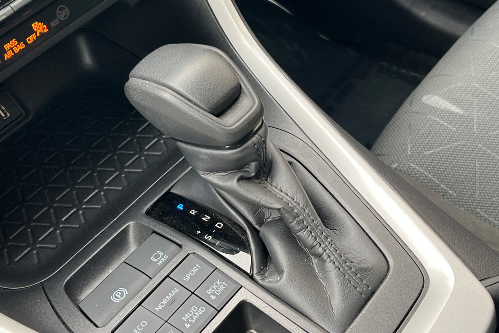 Used 2025 Toyota RAV4 XLE AWD/4WD image 24