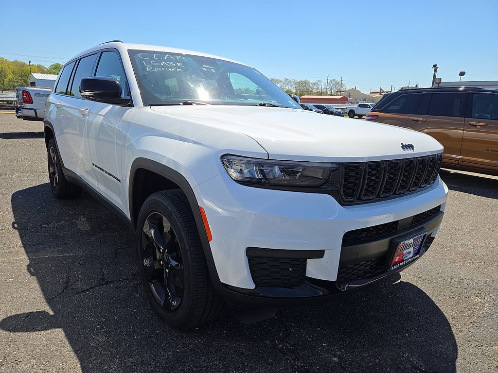 Used 2023 Jeep Grand Cherokee L Laredo AWD/4WD image 3