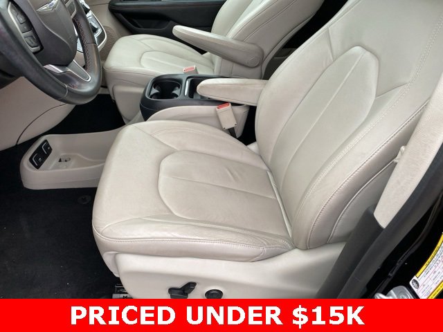 Certified 2017 Chrysler Pacifica Touring-L w/ Tire & Wheel Group image 15