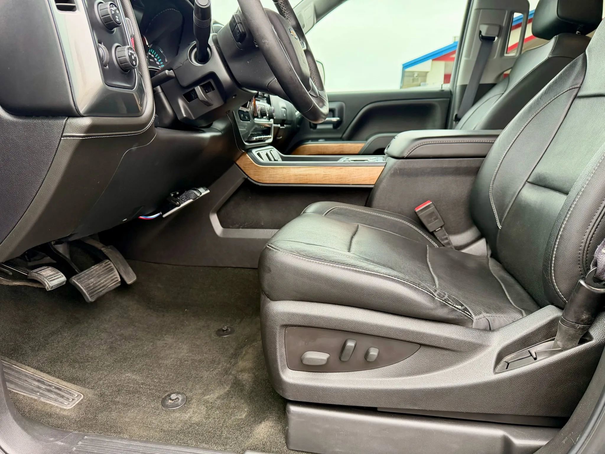 Used 2016 Chevrolet Silverado 1500 LTZ w/ LTZ Plus Package image 11